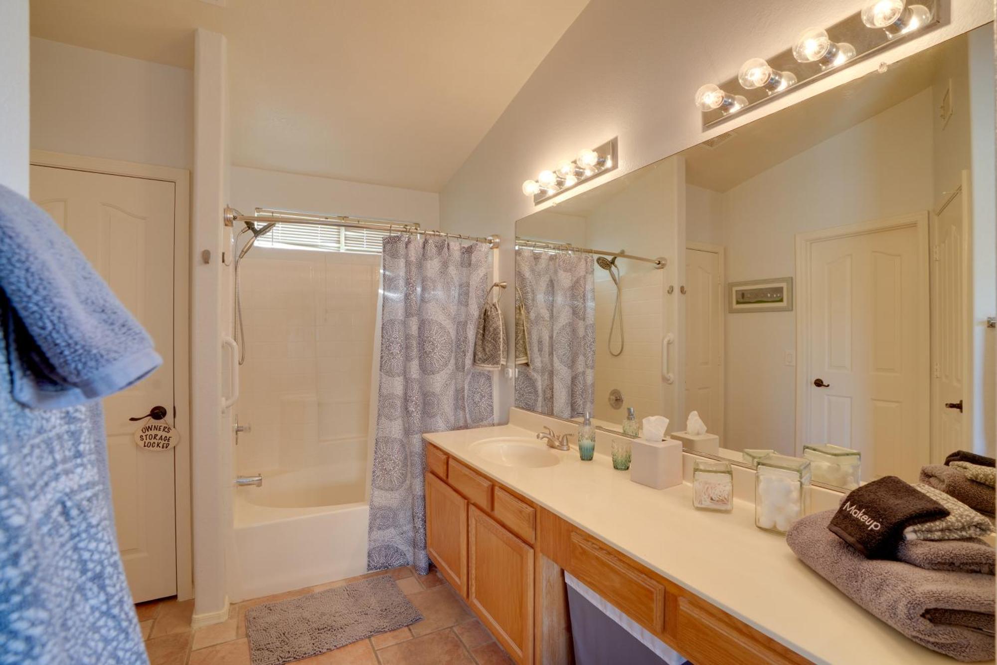 Вілла Sunny Surprise Getaway With Private Yard And Pool Екстер'єр фото